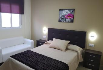 Hostal M  laga has Balcony rooms