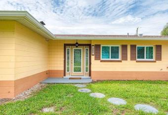 Perfect Vacation Home near beach allows 18 year olds to book a room