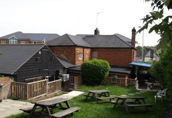 Jolly Brewers Free House Inn allows 18 year olds to book a room