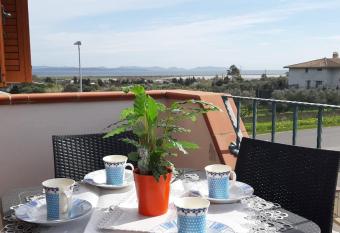 Villa Rosa has Balcony rooms