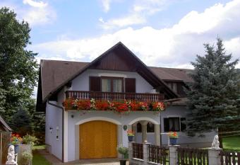 Ferienhaus Franz Kleindienst has Balcony rooms