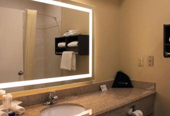 Best Western Plus North Houston Inn & Suites has rooms with a private hot tub