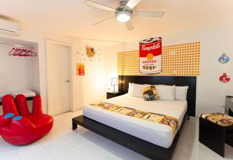 Hotel Eclipse M  rida allows 18 year olds to book a room