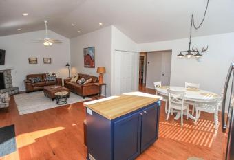 Mountain Modern-1743 by Big Bear Vacations has rooms with a private hot tub