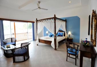 Aquarius Beach Hotel has Balcony rooms