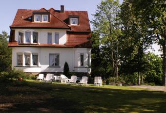 Thermen Hotel Pension Villa Holstein allows 18 year olds to book a room