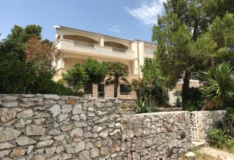 Seaside Apartments allows 18 year olds to book a room