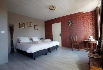 Arara allows 18 year olds to book a room