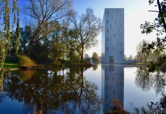 Radisson Hotel & Suites Amsterdam South allows 18 year olds to book a room