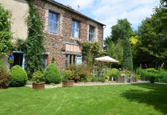 La Gentilhommi  re allows 18 year olds to book a room