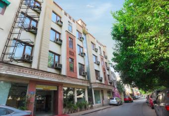 Hotel Blessings On road Near New Delhi Railway Station has Balcony rooms