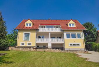 Sunset Apartmanh  z has Balcony rooms