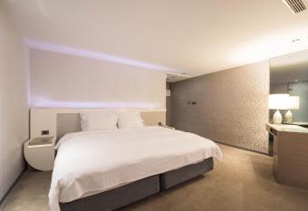 Saual Keh Hotel has rooms with a private hot tub