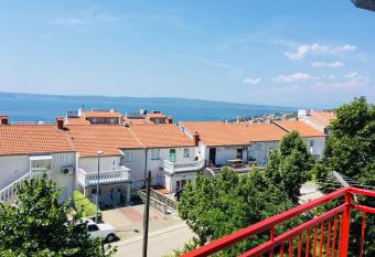 Apartments Novi Vinodolski allows 18 year olds to book a room