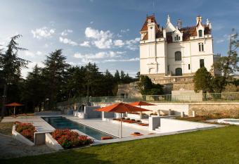B&B Ch  teau Valmy - Teritoria has rooms with a private hot tub