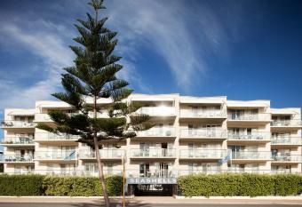 Seashells Scarborough has Balcony rooms