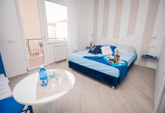 Chiaro di Luna has Balcony rooms