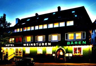 Hotel Restaurant B  ren allows 18 year olds to book a room