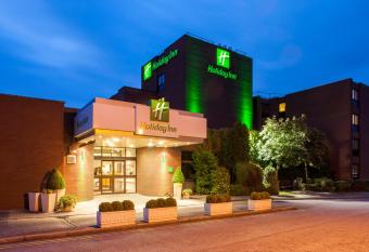 Holiday Inn Haydock, an IHG Hotel allows 18 year olds to book a room