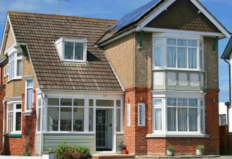 Hudsons Guest House - Adults only allows 18 year olds to book a room