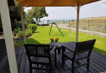 Julie s Cabins allows 18 year olds to book a room