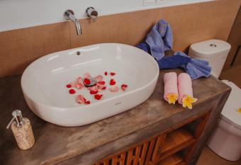 Kaen Apartments has Balcony rooms