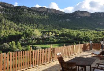 Observatorio de Aves Mas de Bunyol allows 18 year olds to book a room