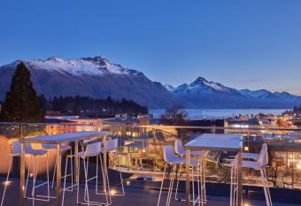 mi-pad Queenstown allows 18 year olds to book a room