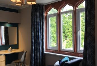 The Hideaway At Windermere (Adults only) allows 18 year olds to book a room