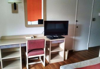 Motel 6 Ely allows 18 year olds to book a room