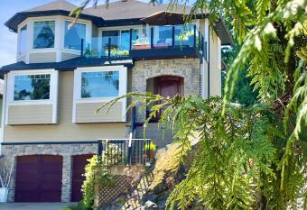 Eagle Rock Bed and Breakfast allows 18 year olds to book a room