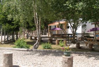Le Sous Bois De Jade has Balcony rooms
