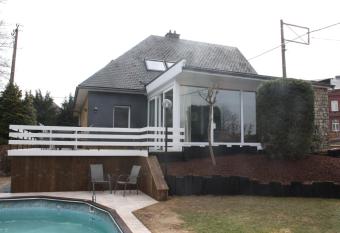 Ravel Etape  allows 18 year olds to book a room