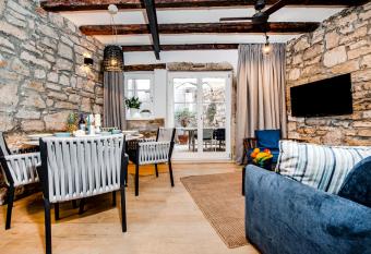 Dal Pescatore has Balcony rooms