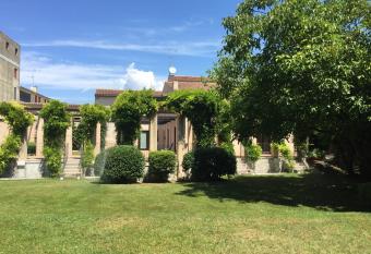 Ca Bert Villa dei Glicini allows 18 year olds to book a room