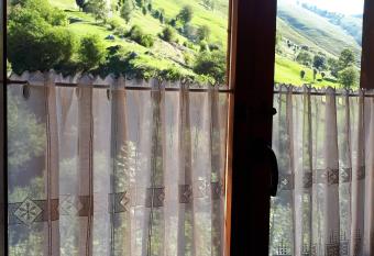 Posada la Vieja Escuela has Balcony rooms