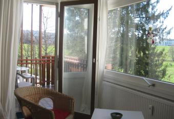 Koenigs Appartement mit Pool allows 18 year olds to book a room