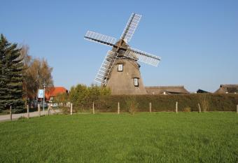 Hotel Mecklenburger M  hle Garni allows 18 year olds to book a room