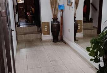 Hospedaje Cerros Dorados allows 18 year olds to book a room