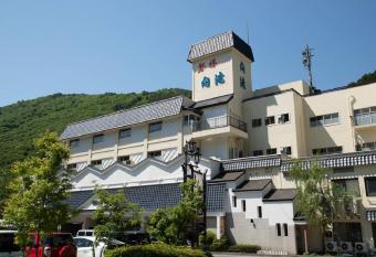 Itoen Hotel Bandai Mukaitaki allows 18 year olds to book a room