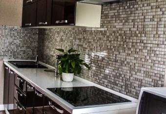 Z - apartment has rooms with a private hot tub