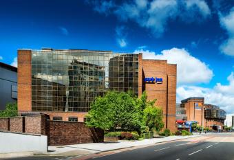 Park Inn by Radisson Cardiff City Centre allows 18 year olds to book a room