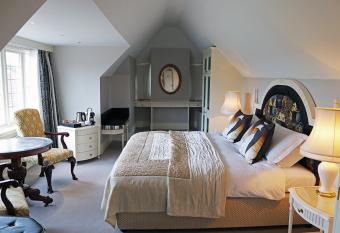 Fredrick s Hotel Restaurant Spa has Balcony rooms