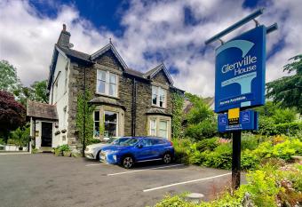 Glenville House - Adults Only - Incl FREE off-site health club with swimming pool, hot tub, sauna & steam room allows 18 year olds to book a room