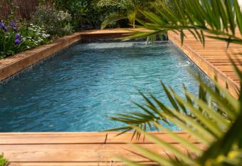 L aliz   allows 18 year olds to book a room