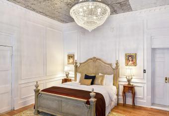 French Quarter Mansion has Balcony rooms