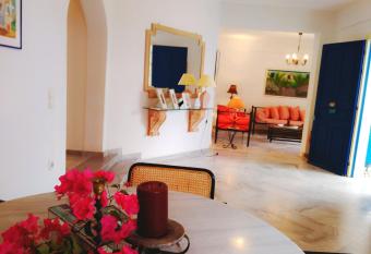 Villa Kavalli Paros allows 18 year olds to book a room