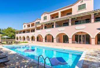 BELLA De LUX APTS has Balcony rooms