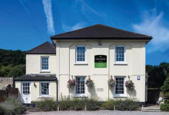 Edale House B&B allows 18 year olds to book a room