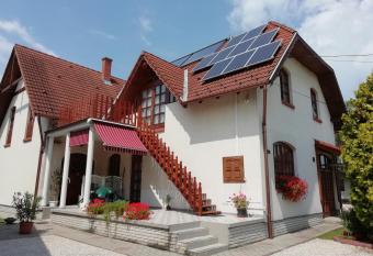 Balla Apartmanh  z allows 18 year olds to book a room